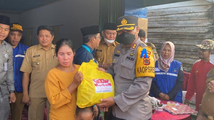 Kapolres Tanjabbar Bersama Forkopimda Tinjau Langsung Lokasi Kebakaran