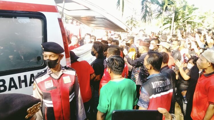 Dijaga Ketat, Peti Jenazah Almarhum Brigadir Yoshua Dibawa ke Rumah Sakit