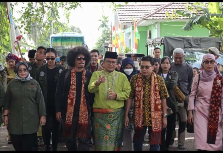 Emak-emak Tumpah Ruah di Festival Tudung Lingkup