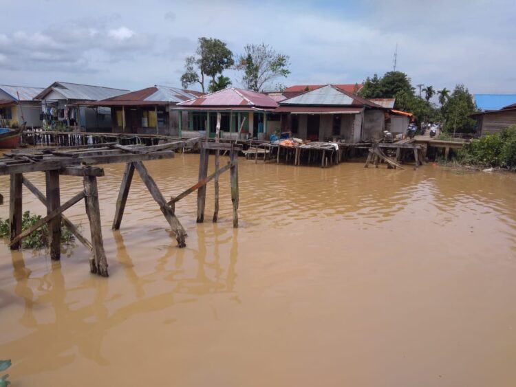 Jembatan Parit 6 Nipah Panjang Putus, Aktivitas Warga Terganggu