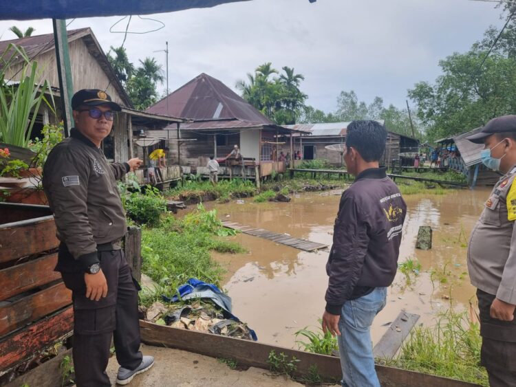 Kapolsek Pengabuan Tinjau Langsung TKP Abrasi Senyerang