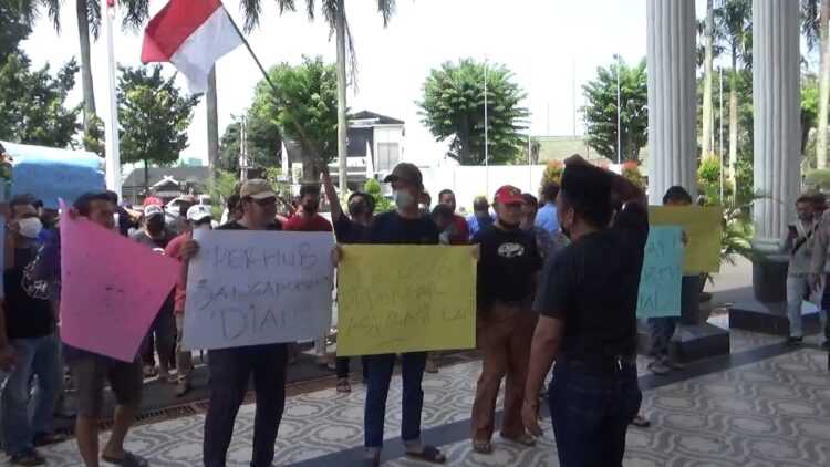 Pendemo Desak Penyesuaian Tarif dan Pembatasan Driver Baru