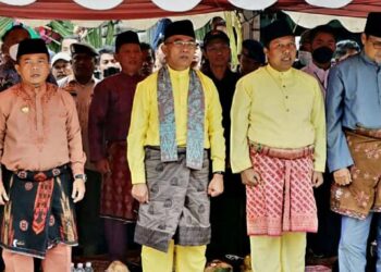 Wabup Tanjabbar Hadiri Puncak Kenduri Lawang Swarnabhumi di Kampung Laut