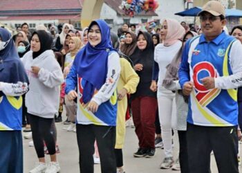 Didampangi Ketua TP-PKK, Bupati Ikuti Senam Sehat Peringati HAORNAS Ke-39 Tahun 2022