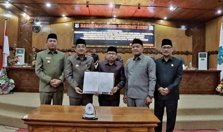 Bupati Hadiri Rapat Paripurna DPRD Penetapan PROPEMPERDA Tanjabbar Tahun 2023