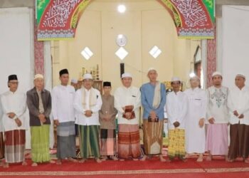 Bupati Tanjabbar Safari Subuh di Masjid Lama Hidayatullah Kelurahan Tungkal II