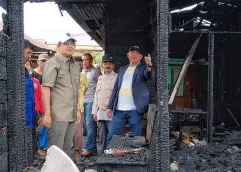 Bupati Tanjabbar Bersama Wabup Tinjau Lokasi Kebakaran Rumah Warga