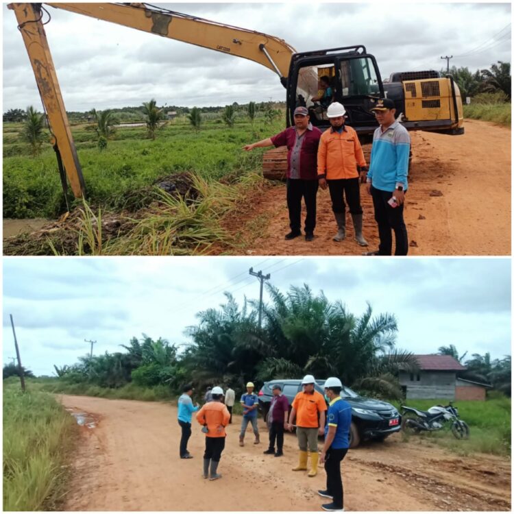 Waka DPRD Muaro Jambi Tinjau Normalisasi Parit RT 06