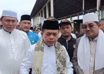 Didampingi Bupati Tanjabbbar Gubernur Jambi Beri Bantuan Korban Kebakaran