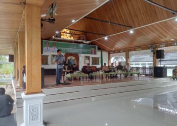 Bupati Berikan Penghargaan dan Lencana Kepada Desa Mandiri