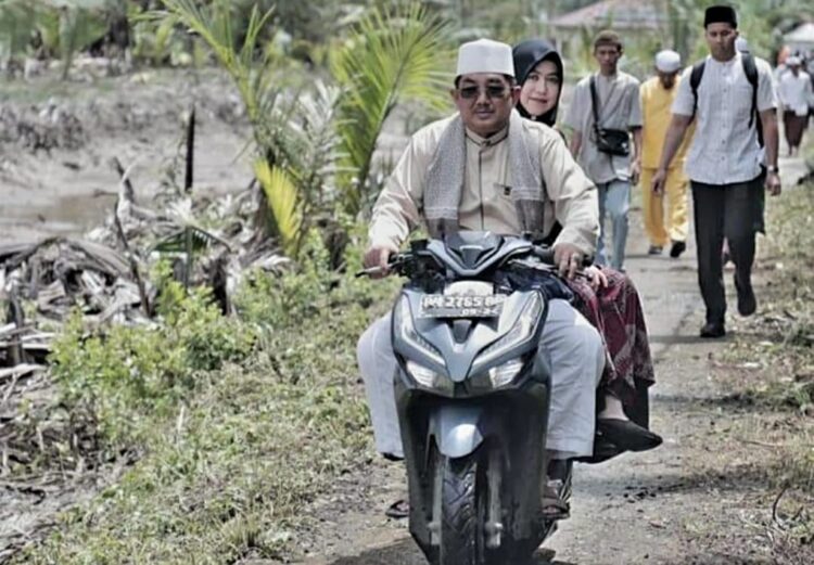 Bupati Tanjabbar Laksanakan Safari Jumat di Masjid Al-Hidayah Seberang Kota