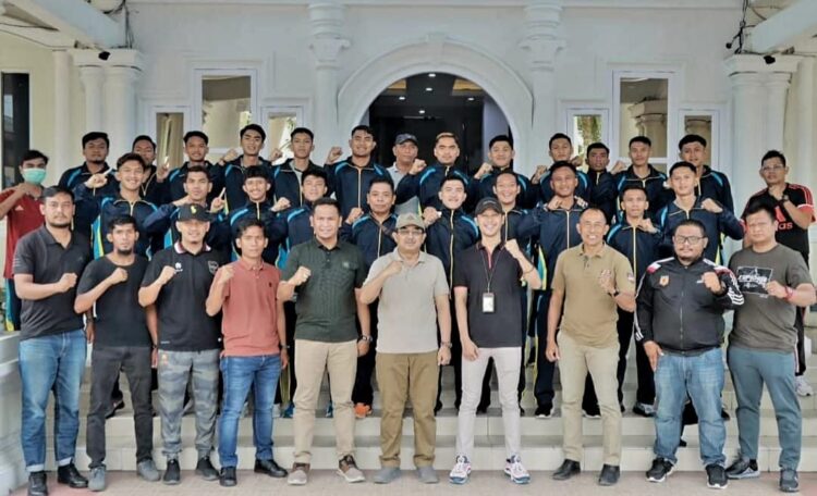 Bupati Tanjabbbar Lepas Tim Sepak Bola Ikuti Gubernur Cup 2023