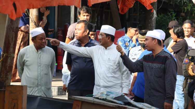 Bupati Anwar Sadat Kembali Serahkan Bantuan kebakaran