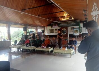 Bupati Fadhil Undang Pengurus Adat di Halal Bihalal