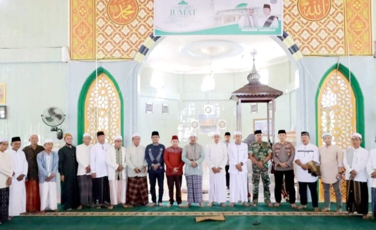 Usai Safari Jumat, Bupati Tanjabbar Soroti Harga Pinang Yang Anjlok