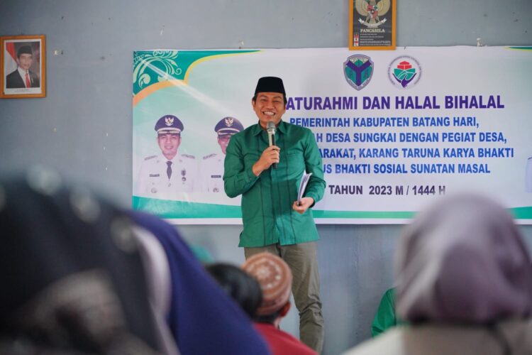 Bupati Batang Hari Hadiri Undangan Sunatan Massal di Desa Sungkai
