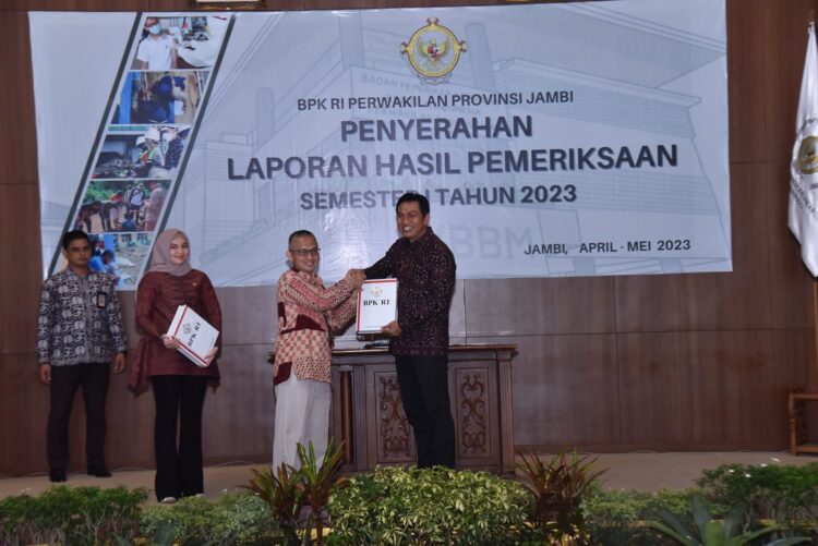 Bupati Batanghari Menerima LHP-LP Dari BPK Perwakilan Jambi