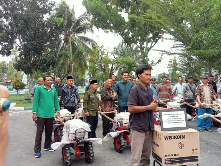 Bupati Fadhill bantu Sapras Kepada Dinas PPP