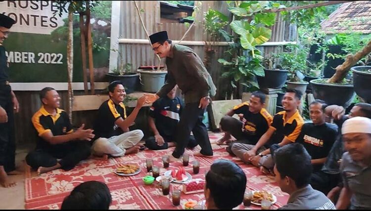 Anggota DPRD Muaro Jambi Berikan Bantuan Kepada Senkom  