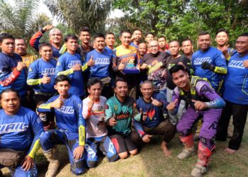 Salurkan Hobi, Pj Bupati Bachyuni Gunakan Trail Tinjau Jalan Rusak di Jaluko