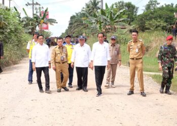 Pj Bupati Bachyuni Dampingi Presiden Jokowi Survey Jalan Yang Rusak