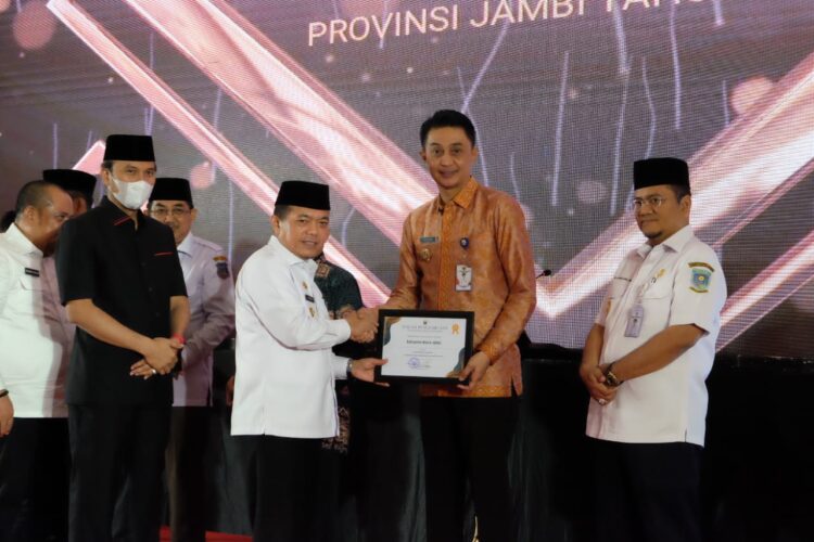 Penanganan Stunting, Pj Bupati Bachyuni Terima Penghargaan dari Gubernur Jambi Al Haris