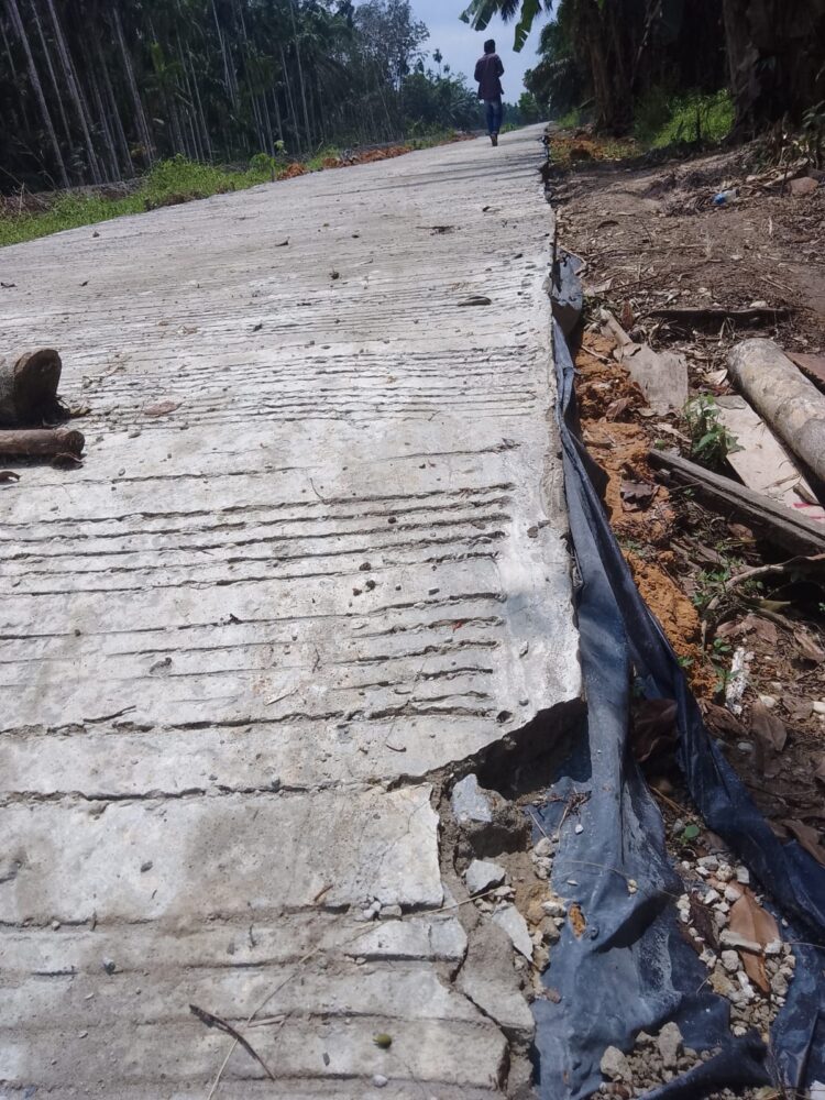 Selesai Dikerjakan Proyek Rigid Beton Parit Tomo Sudah Rusak, Ini Penjelasan PPK