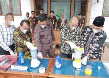 Wakili Bupati Tanjabbar Staf Ahli Hadiri Pemusnahan Barang Bukti di Kejaksaan