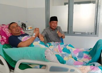 Ketua BK DPRD Muaro Jambi Jenguk Kadis LH di RSUD Ahmad Ripin Sengeti