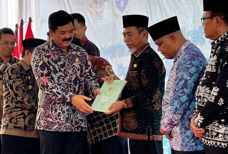Bupati Merangin Terima Sertifikat dari Menteri ATR/BPN RI