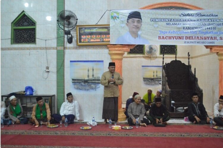 Sekda Budi Wakili Pj Bupati Safari Ramadhan di Masjid Jami Al-Mutmainnah Desa Berembang