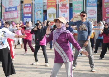 Penjabat Bupati Muaro Jambi Senam Bersama Warga Kumpeh Ulu