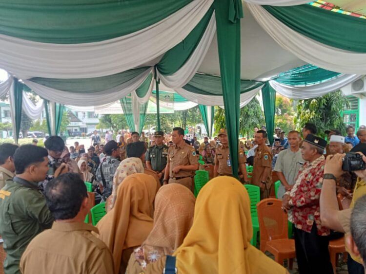 Bupati Fadhil Arief Hadiri Penyerahan Alsintan