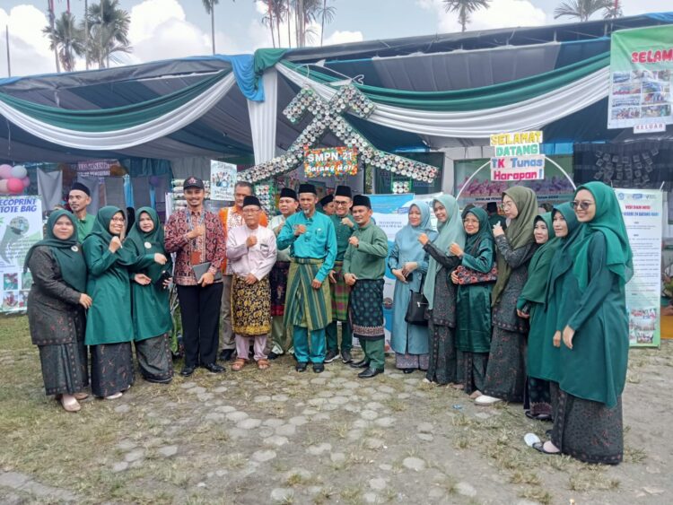 Sekda Batanghari Azan Buka Panen Raya