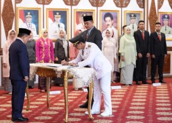 Gubernur Jambi AL Haris Lantik Pj Bupati Muaro Jambi Drs Raden Najmi