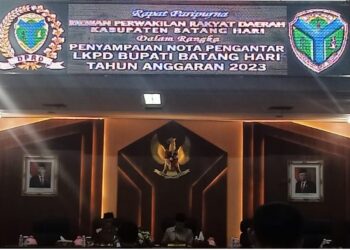 Rapat paripurna DPRD Kabupaten Batanghari penyampaian LKPD 2023.