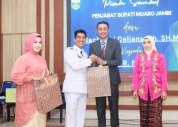 Sertijab Pj Bupati Muaro Jambi Dari Bachyuni Deliansyah ke Drs Raden Najmi  