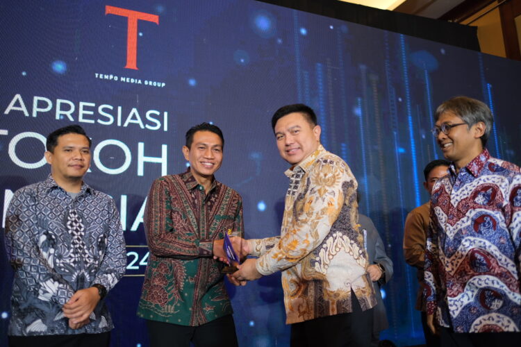 Fadhil Kembali Terima Penghargaan Tokoh Indonesia Tingkat Nasional