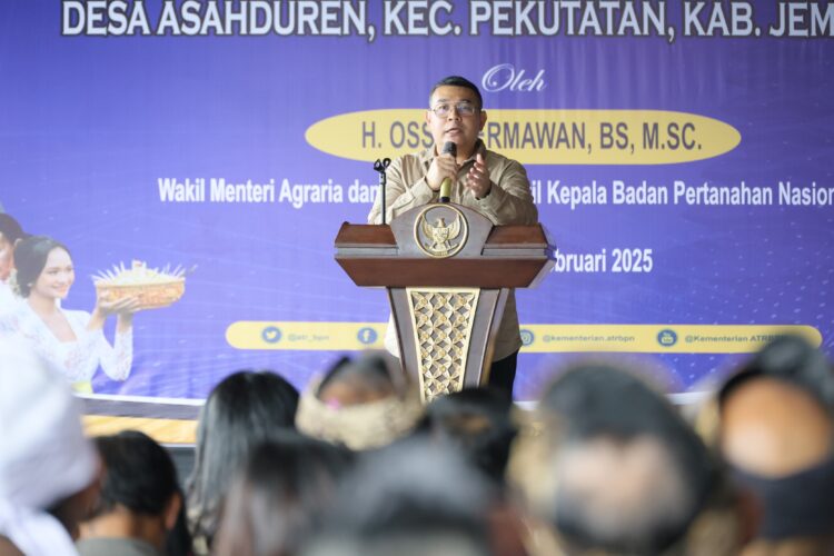 Wamen ATR/Waka BPN Tanam Pisang di Jembrana