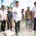 Ketua DPRD Kota Jambi Tinjau Perbaikan Jalan Secara Swadaya di Kelurahan Selamat