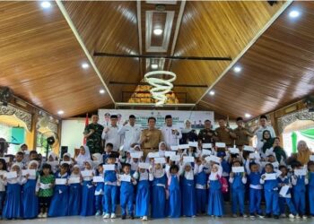 Bupati Fadhil Serahkan Batanghari Cerdas Baznas