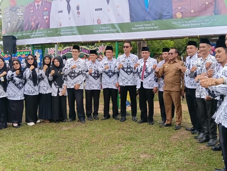 Hadir di HUT PGRI ke 80, Ini Kata Bupati Fadhil