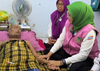 Zulva Fadhil Beri Bantuan Kursi Roda ke Rumah Warga