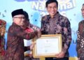 Bupati Fadhil Terima Penghargaan di Ivent FTBIN
