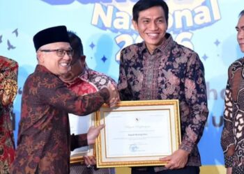 Bupati Fadhil Terima Penghargaan di Ivent FTBIN