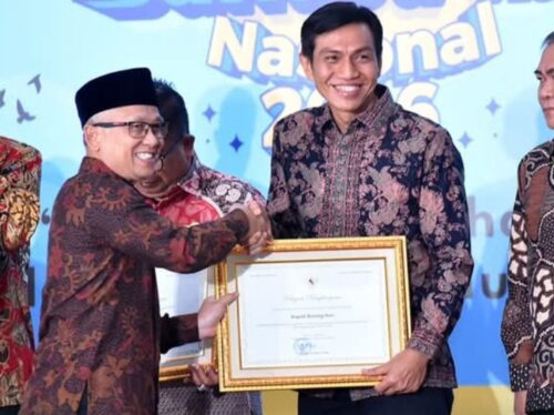 Bupati Fadhil Terima Penghargaan di Ivent FTBIN